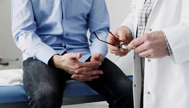 medikuak prostatitisa duen gaixoari gomendioak ematen dizkio